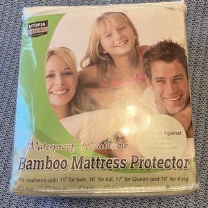 NEW IN ORIGINAL PACKAGING Utopia Bedding Bamboo Mattress Protector-CAL KING